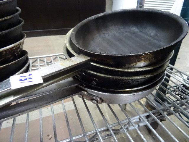 lot 251 image: 9 Sautee Pans