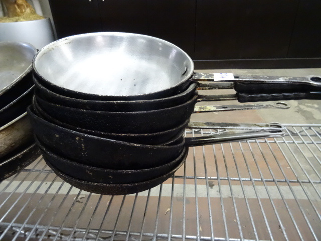 lot 254 image: 10 Sautee Pans