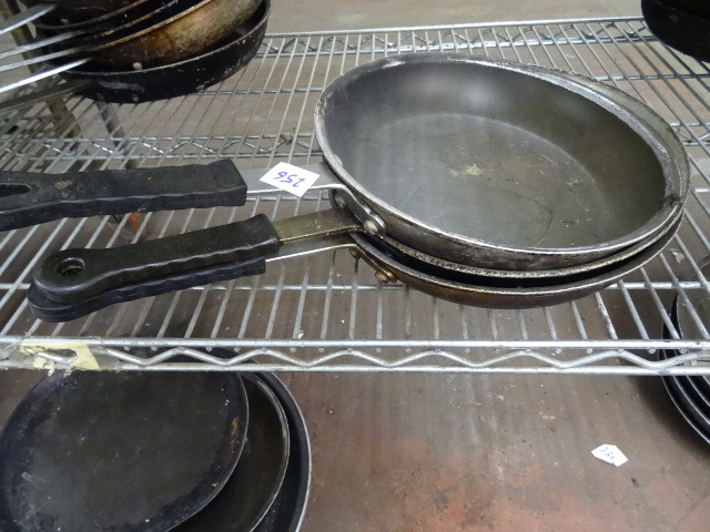 lot 256 image: 10 Sautee Pans