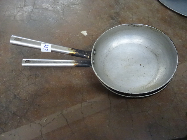 lot 257 image: 10 Sautee Pans