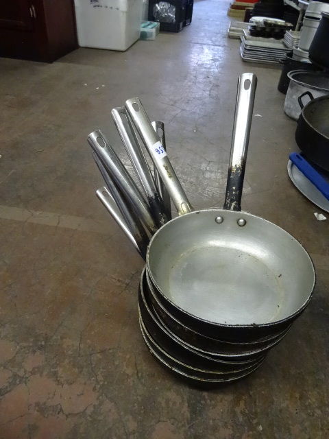 lot 258 image: 9 Sautee Pans