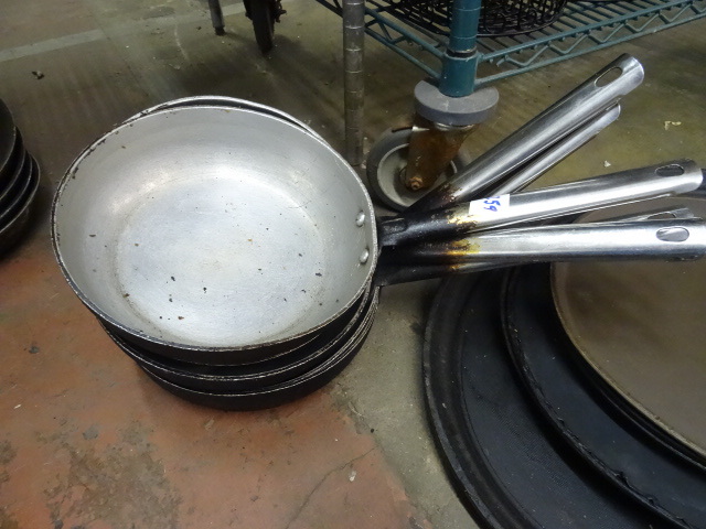 lot 259 image: 9 Sautee Pans