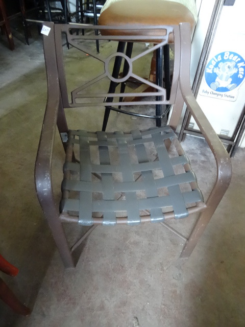 lot 267 image: 13 Metal Framed Outdoor Patio Chairs