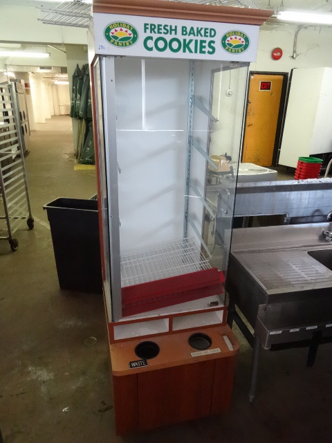 lot 284 image: Retail bakery display