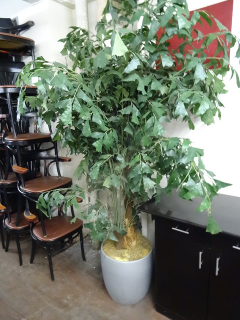 lot 286 image: Artificial potted tree