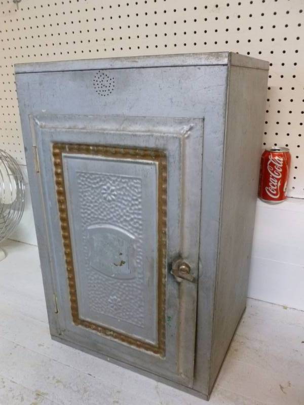 lot 3 image: Antique Pie Safe