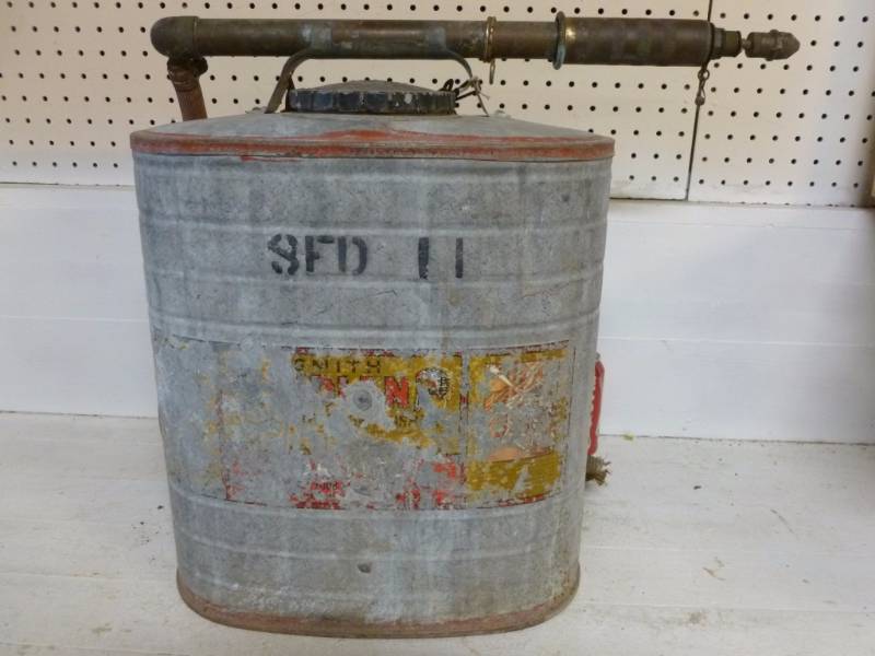 lot 5 image: Vintage Fire Extinguisher