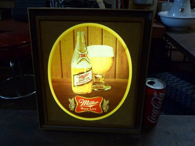 lot 7 image: Vintage Beer Lightup