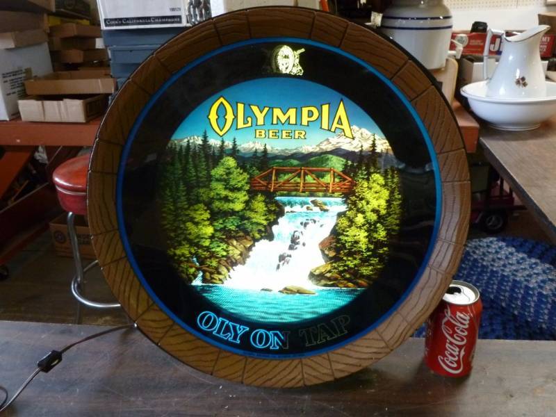 lot 8 image: Vintage Beer Lightup