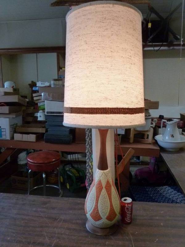 lot 9 image: Vintage Signed Lamp