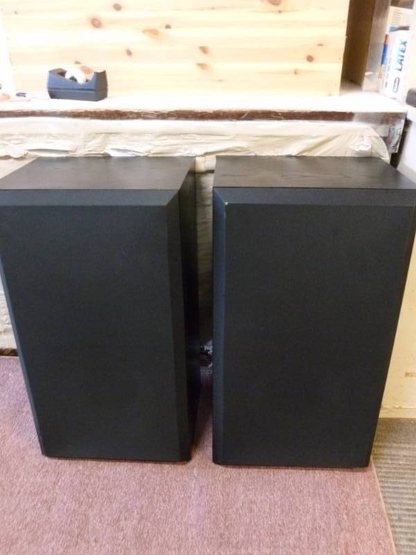 lot 11 image: Tower Speakers