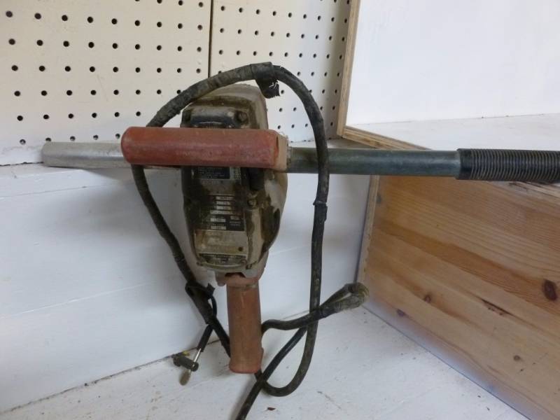 lot 20 image: Milwaukee Drill