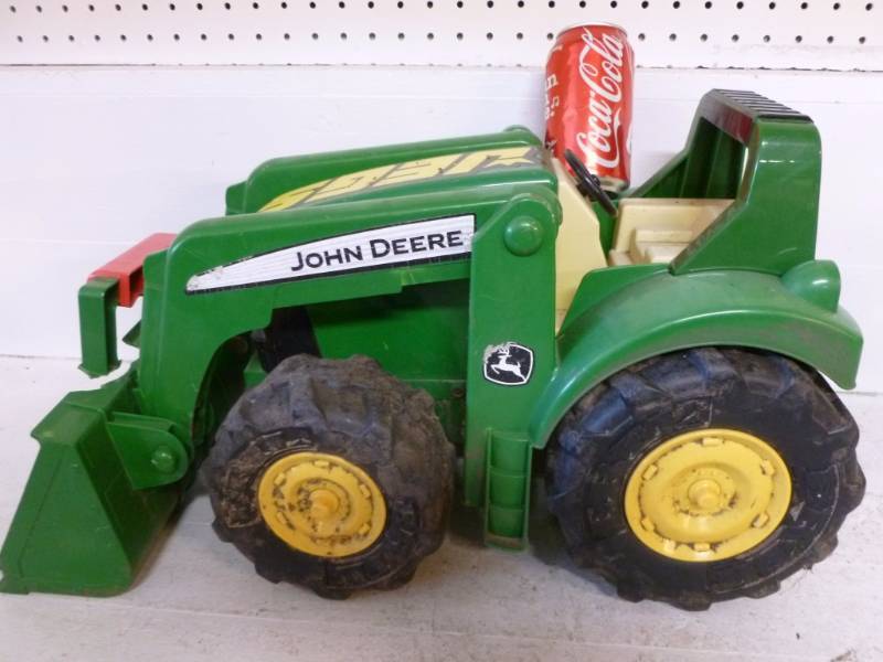 lot 24 image: Ertl - John Deere Tractor