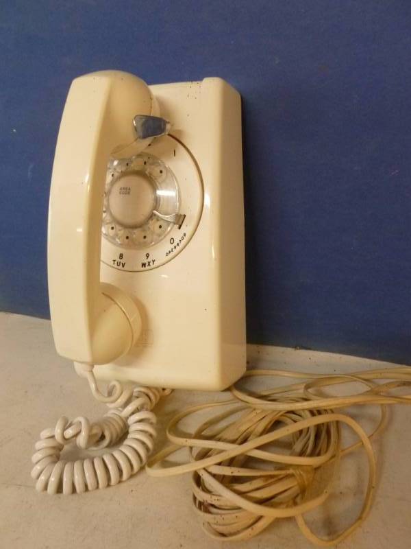 lot 27 image: Vintage Telephone