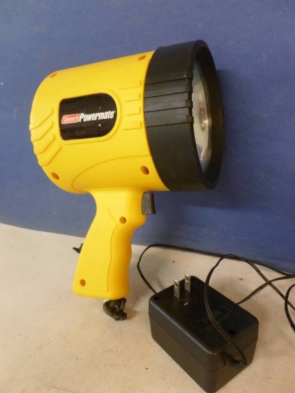 lot 29 image: 12 v Light