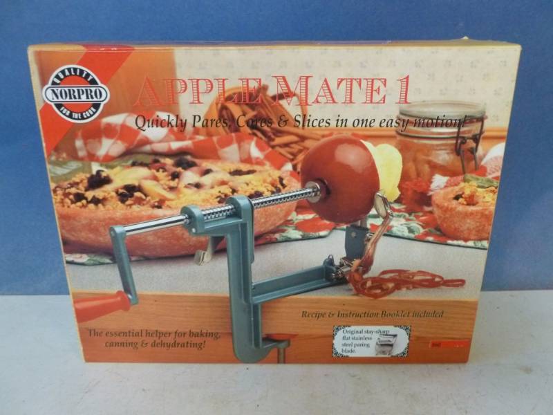 lot 35 image: Apple Peeler
