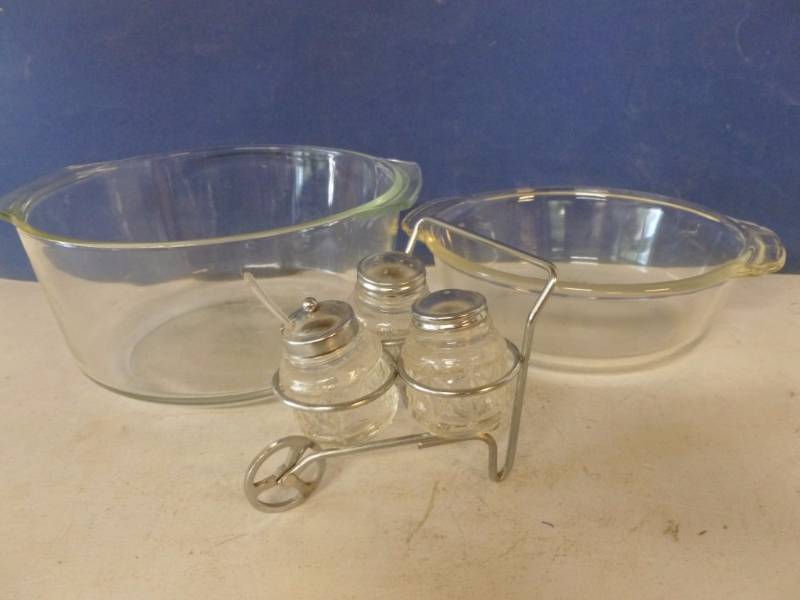 lot 84 image: Pyrex