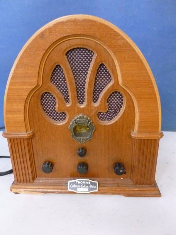 lot 102 image: Radio