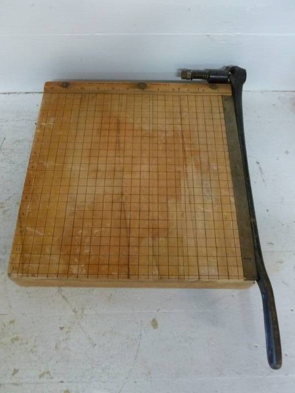 lot 107 image: Vintage Paper Cutter
