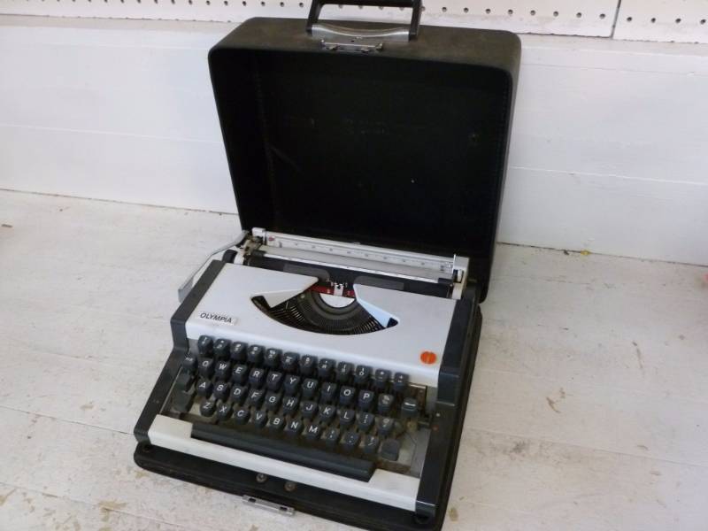 lot 112 image: Vintage Typewriter