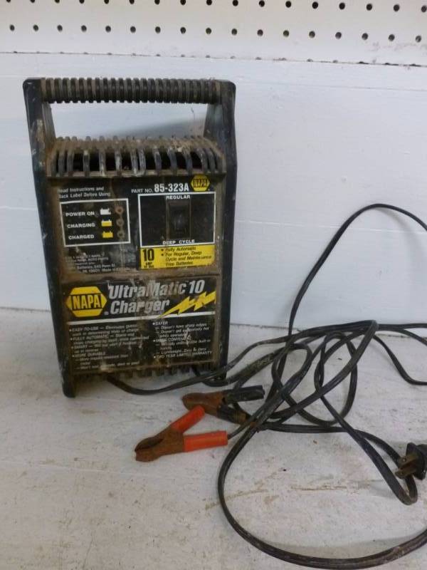 lot 120 image: Battery Charger