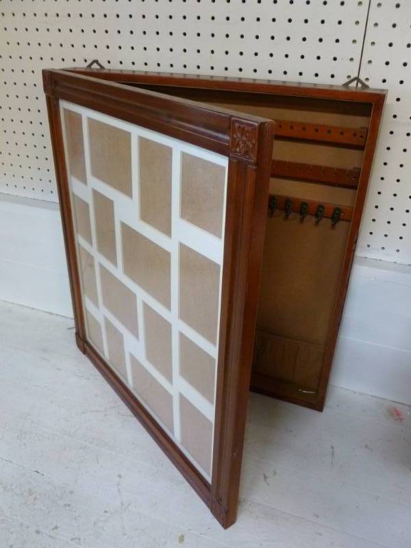 lot 126 image: Jewelry Cabinet