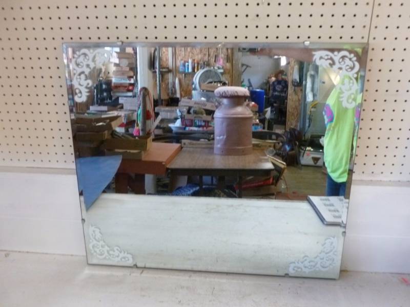 lot 131 image: Vintage Mirror