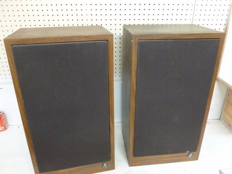 lot 133 image: Tower Speakers