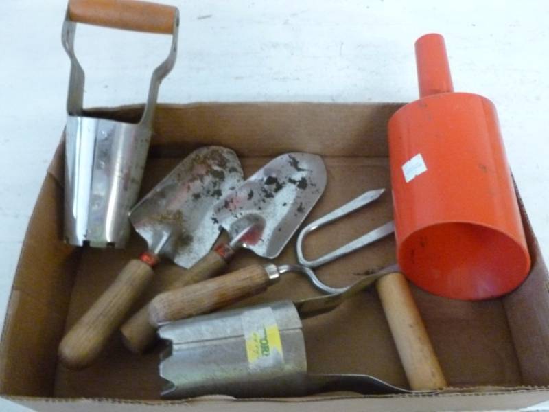 lot 134 image: Gardening Tools