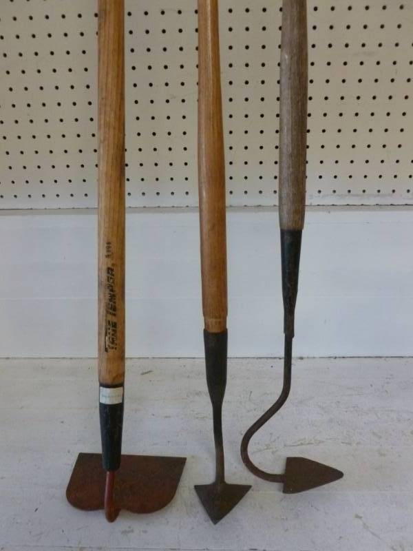 lot 157 image: Garden Tools