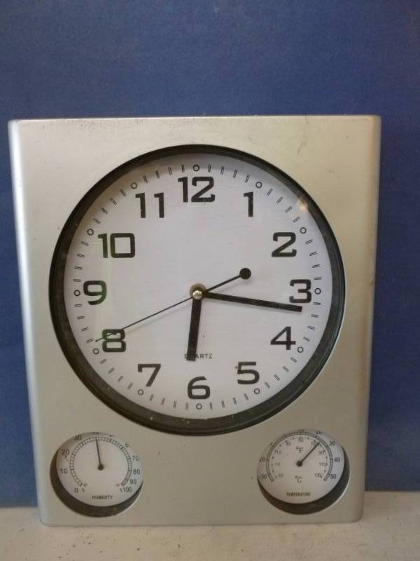 lot 165 image: Clock
