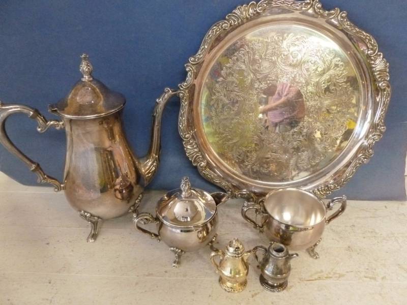 lot 178 image: Silverplate Serving Set