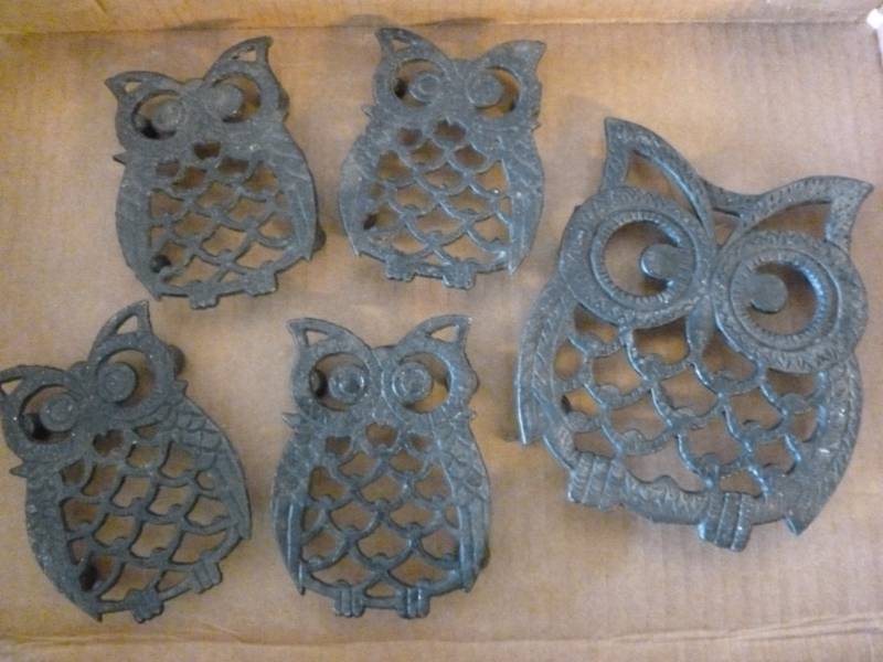 lot 188 image: Trivets