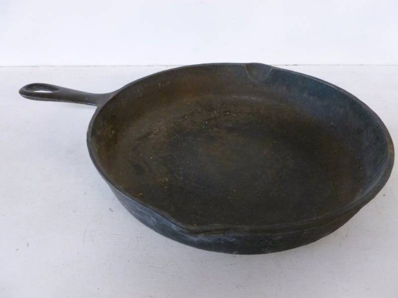 lot 189 image: Cast Iron Pan