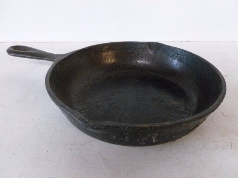 lot 190 image: Cast Iron Pan