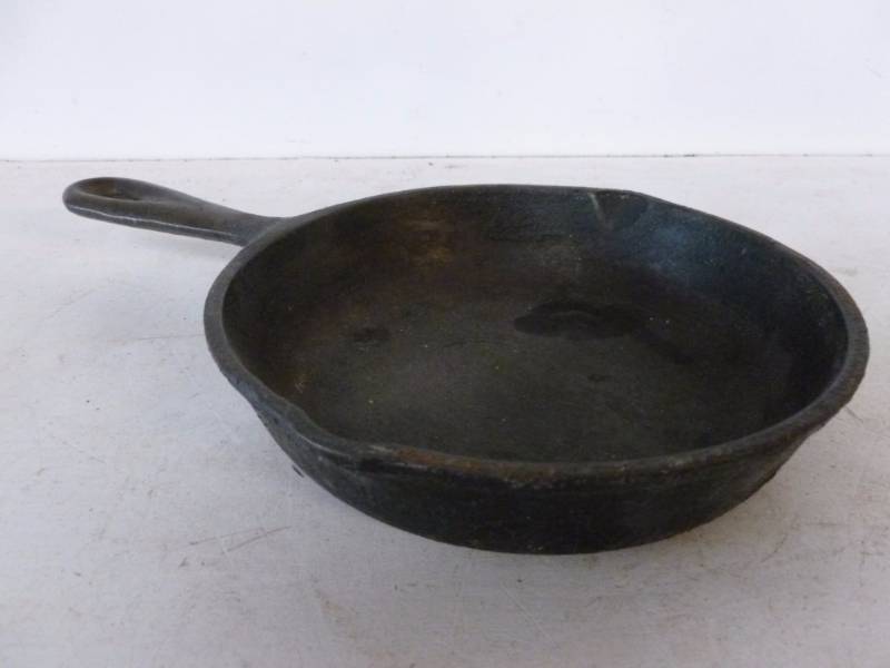 lot 191 image: Cast Iron Pan
