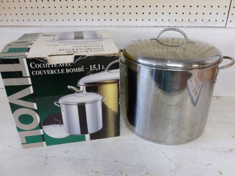 lot 200 image: Stainless Steel Cookware