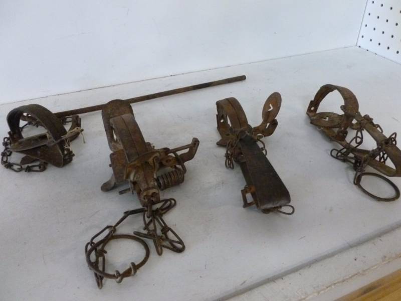 lot 219 image: Vintage Traps