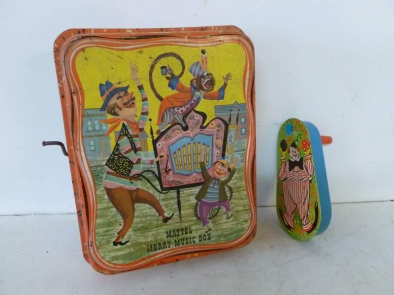 lot 225 image: Vintage Tin Toys