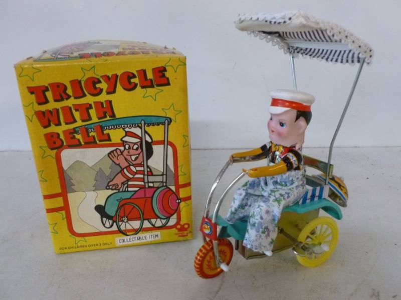 lot 226 image: Tin Toy