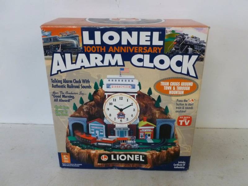 lot 227 image: Lionel Clock