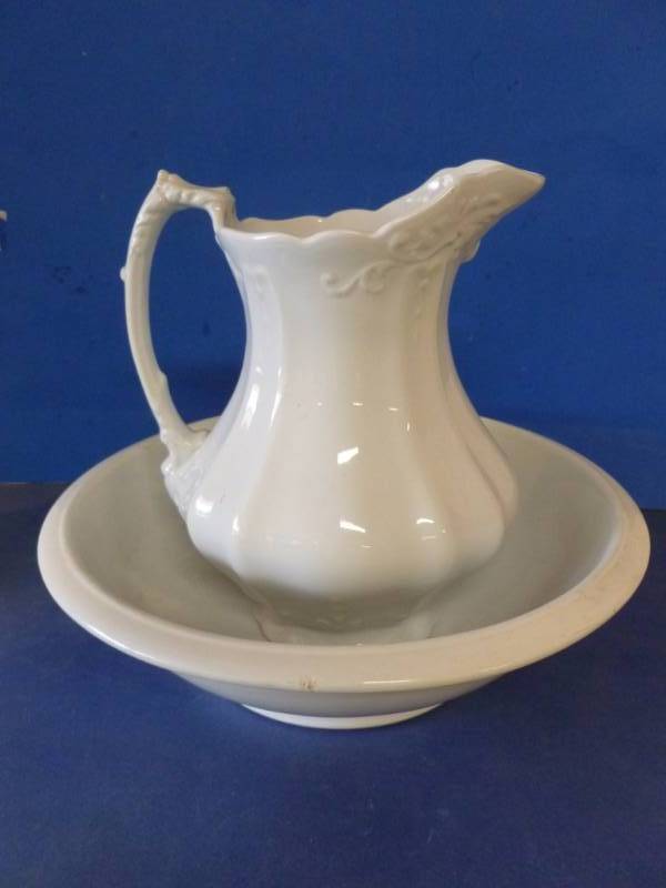 lot 244 image: Vintage Wash Basin