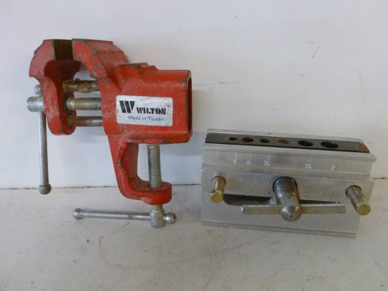 lot 250 image: Vise