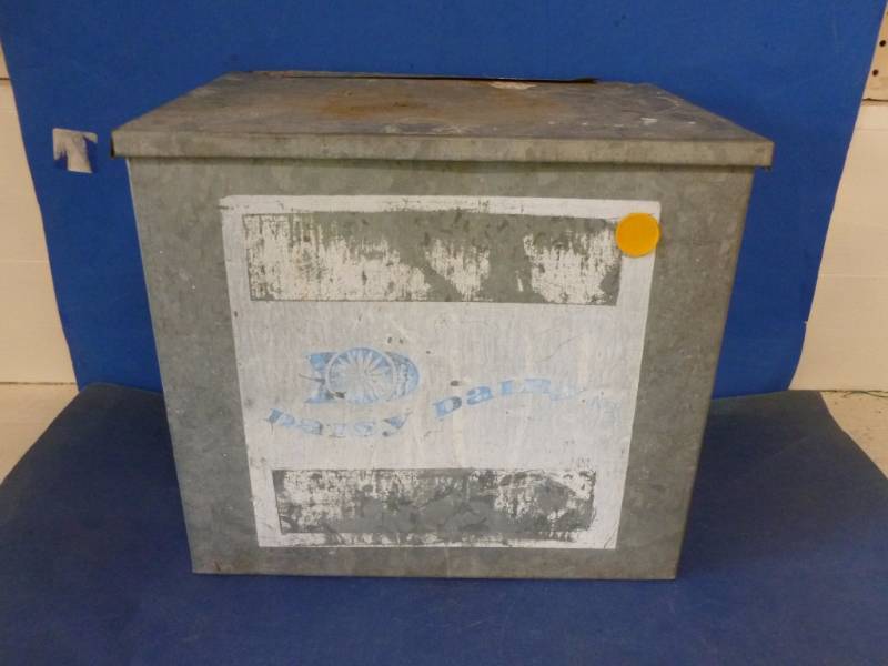 lot 251 image: Vintage Milk Cooler