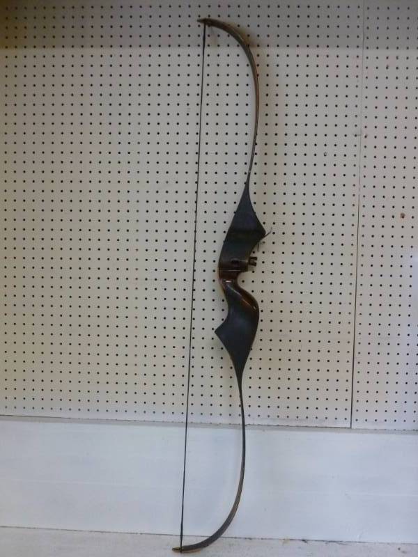 lot 256 image: Vintage Bow