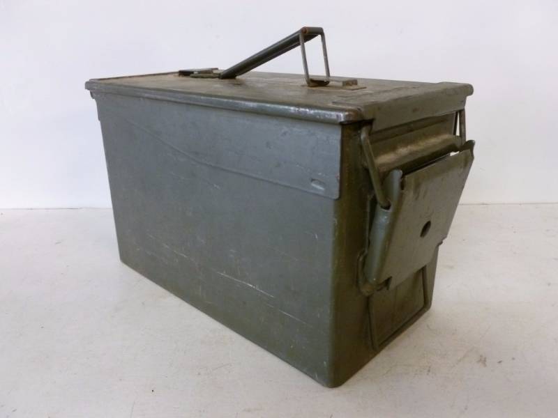 lot 264 image: Vintage Ammo Box
