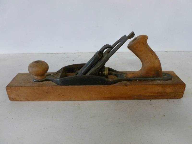 lot 275 image: Antique Wood Plane