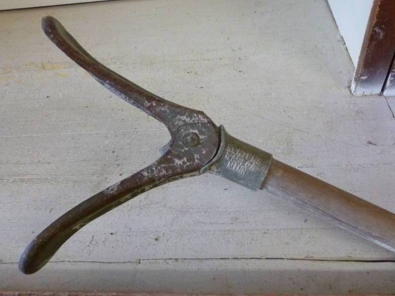 lot 282 image: Vintage Herters Duck Boat Push Stick