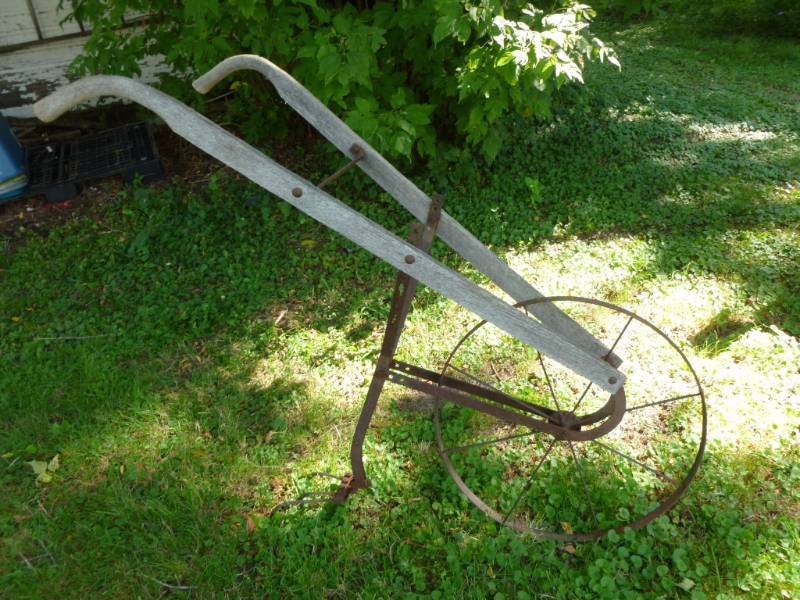 lot 295 image: Vintage Cultivator