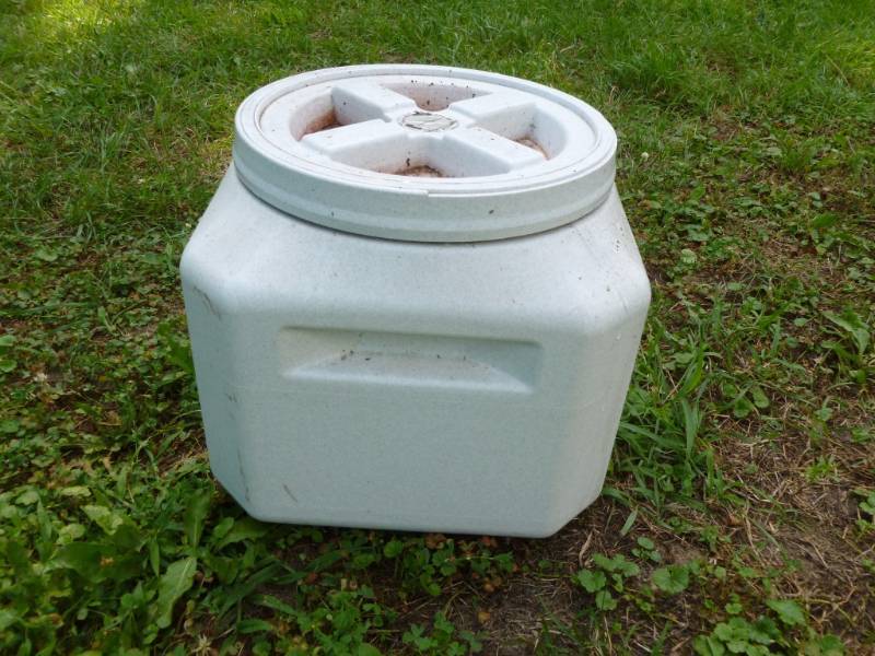lot 306 image: Storage Container